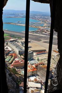 Vista a través de una portilla de los Túneles del Gran Asedio