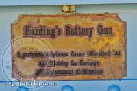 Placa con el nombre de la Batería Harding