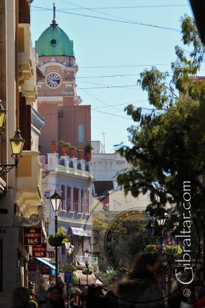 Main Street o Calle Principal y la Catedral de Santa María la Coronada