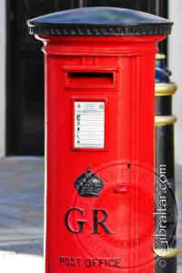 Buzón de correos en Main Street de Gibraltar                    
