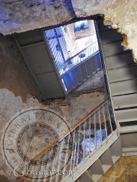 Perspectiva de las escaleras del Castillo Árabe