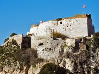 Vista amplia de la parte de atrás de la Fortaleza de Parson en Gibraltar