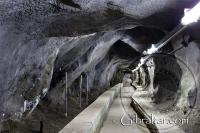 Túnel que conduce a la zona de alojamiento en los Túneles de la II Guerra Mundial de Gibraltar